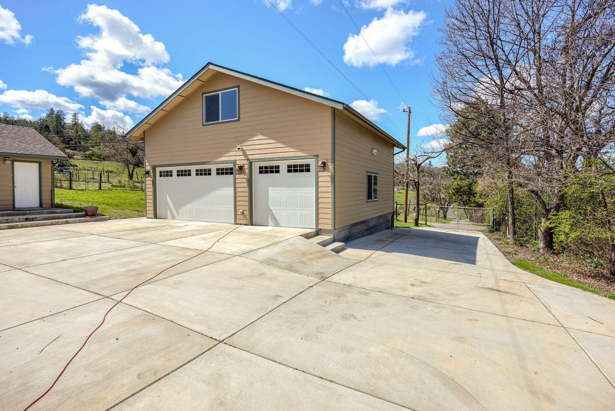 4336 Independence School Road Medford, OR 97501 - Photo 7 of 57 4