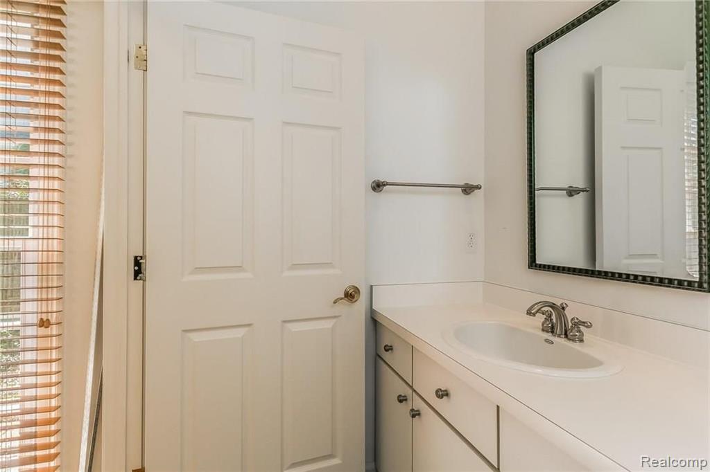 61 Lothrop Road Grosse Pointe, MI 48236 - Photo 35 of 57
