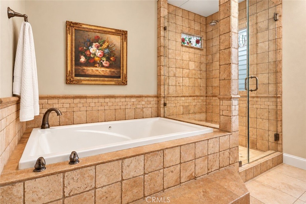8554 Hillside Road Rancho Cucamonga, CA 91701 - Photo 25 of 40 Great soaking tub