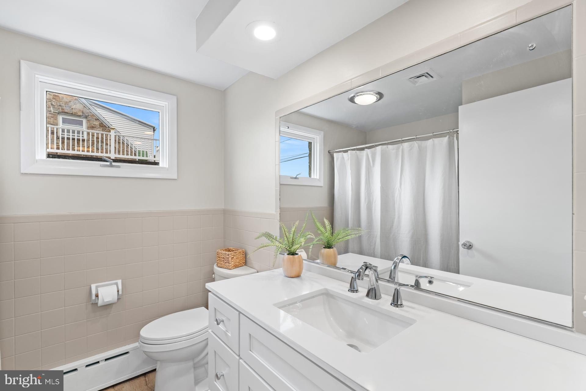 144 Palmyra Road Palmyra, PA 17078 - Photo 23 of 27 Full bathroom