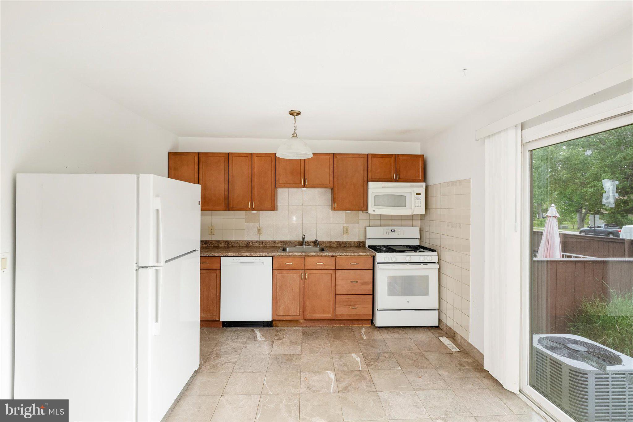 460 Fairfield Road East Windsor, NJ 08520 - Photo 4 of 23 Gallery Image 4