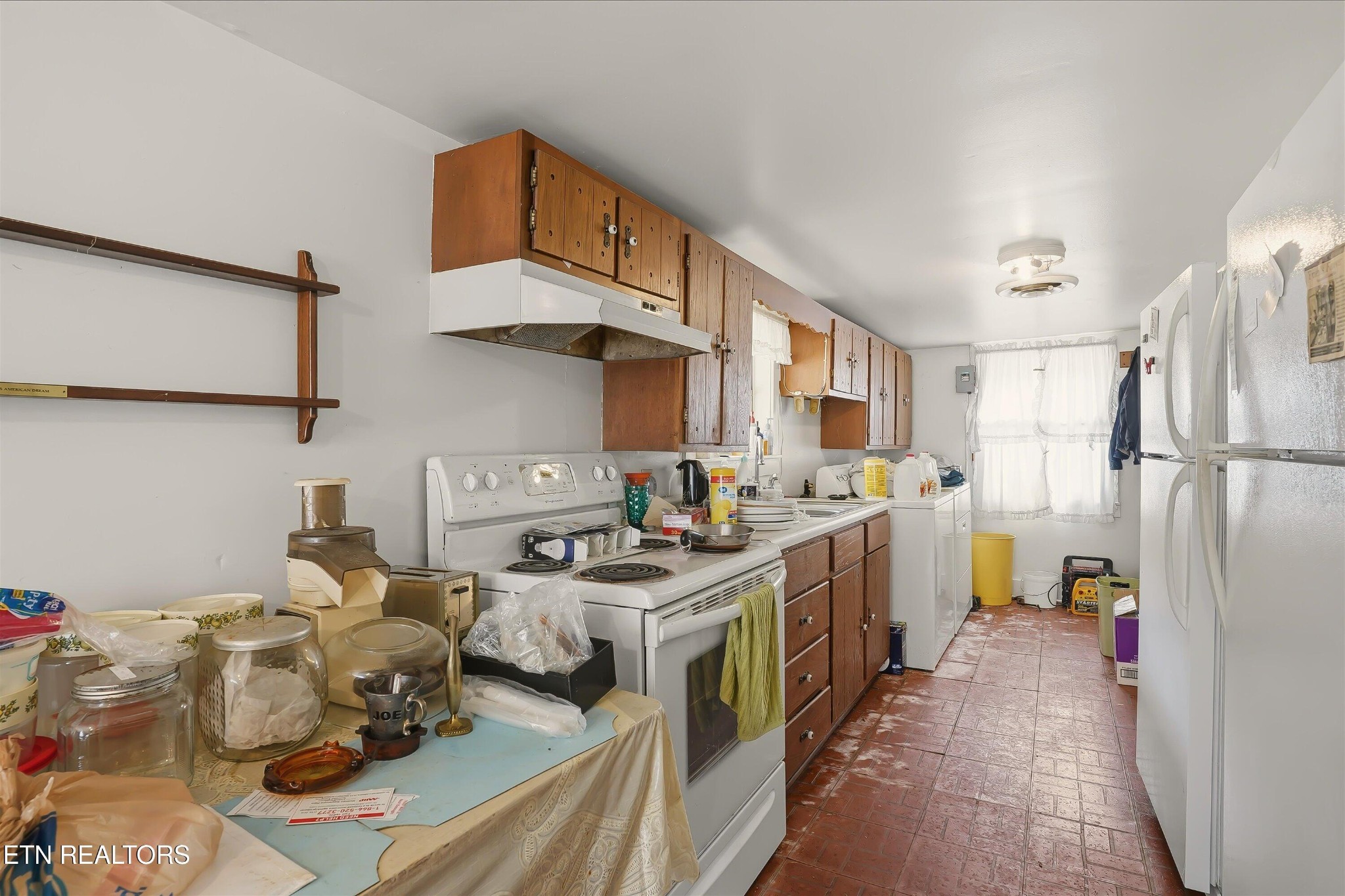 7809 Wood Road Corryton, TN 37721 - Photo 16 of 49 a kitchen with a sink stove and refrigerator