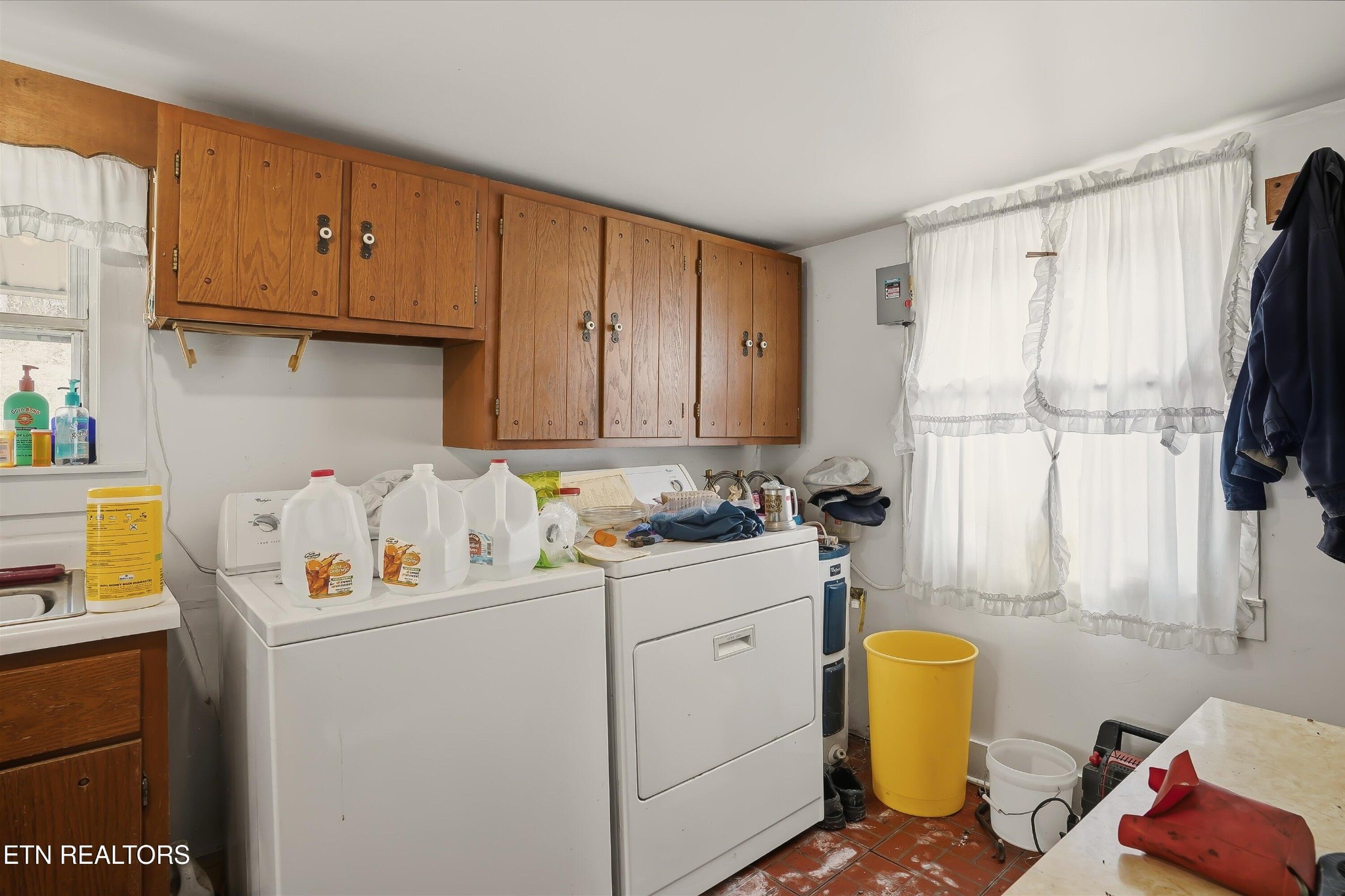 7809 Wood Road Corryton, TN 37721 - Photo 18 of 49 a utility room with sink dryer and washer