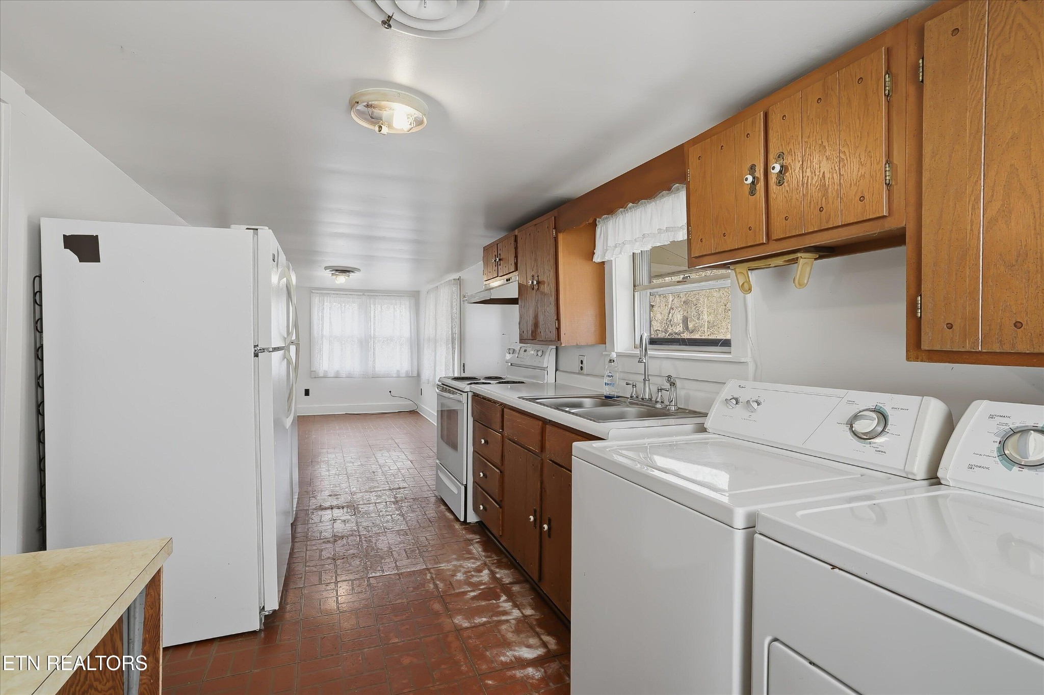 7809 Wood Road Corryton, TN 37721 - Photo 19 of 51 a kitchen with a sink a stove a refrigerator and cabinets