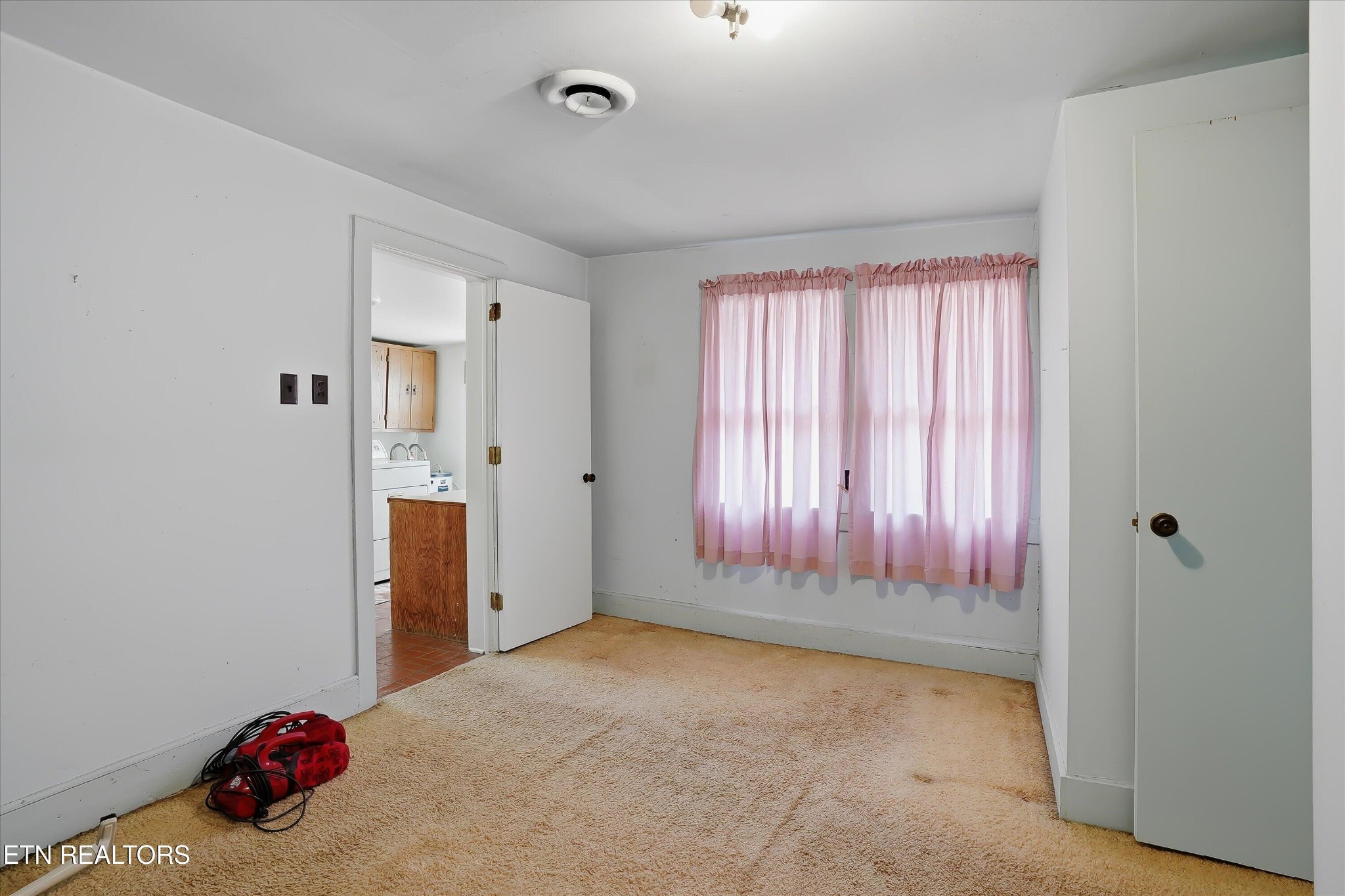 7809 Wood Road Corryton, TN 37721 - Photo 22 of 51 a view of an empty room with a window