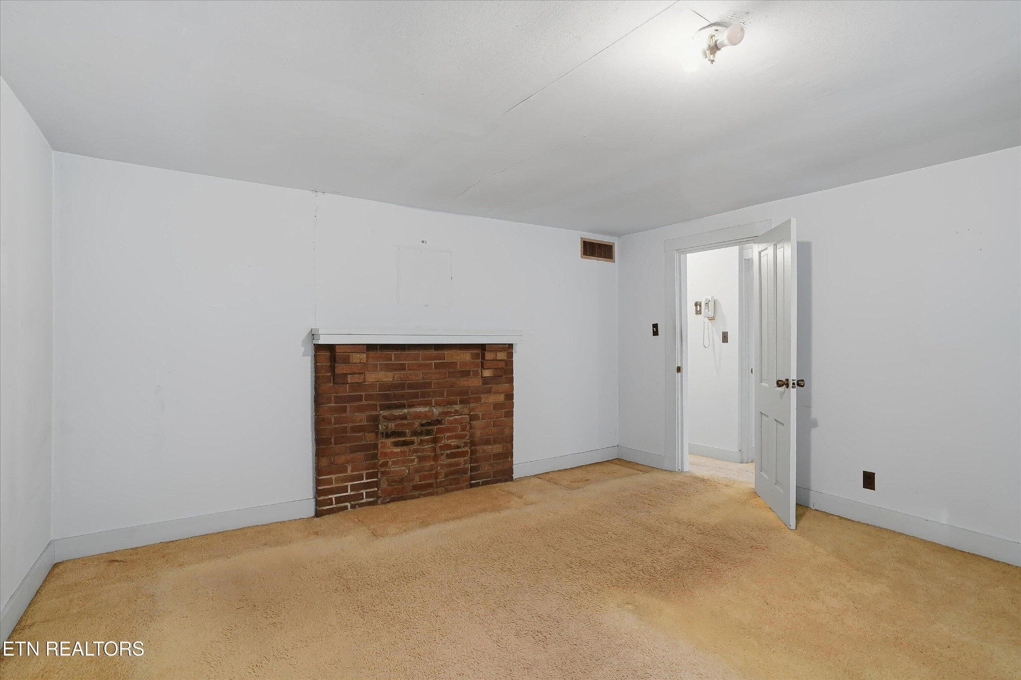 7809 Wood Road Corryton, TN 37721 - Photo 25 of 51 a view of an empty room and closet