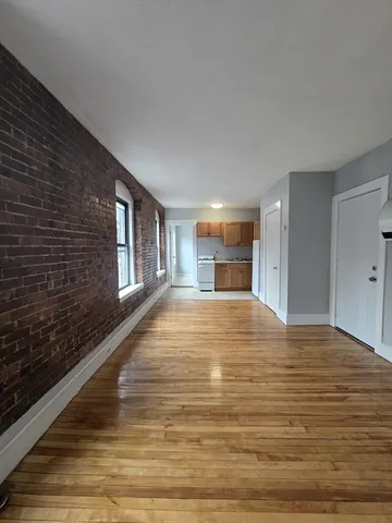 $1,700 | 604 Essex Street, Unit 205, Lynn, MA 01901