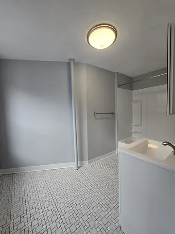 $1,700 | 604 Essex Street, Unit 205, Lynn, MA 01901