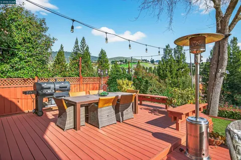 a view of a backyard with sitting area and furniture