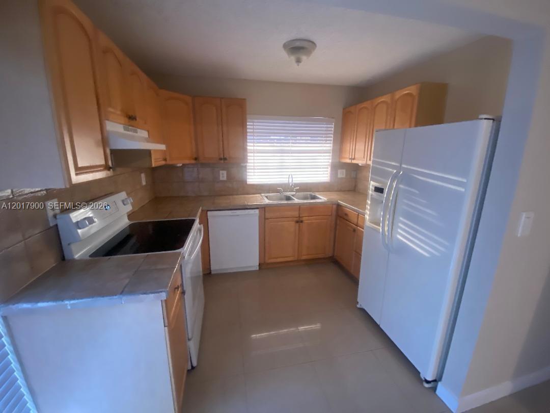 11447 Southwest 33rd Lane Miami, FL 33165 - Photo 18 of 23