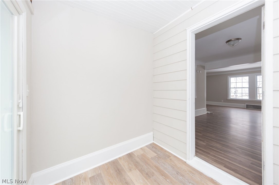 1160 Quilliams Road Cleveland, OH 44121 - Photo 16 of 30 Gallery Image 16
