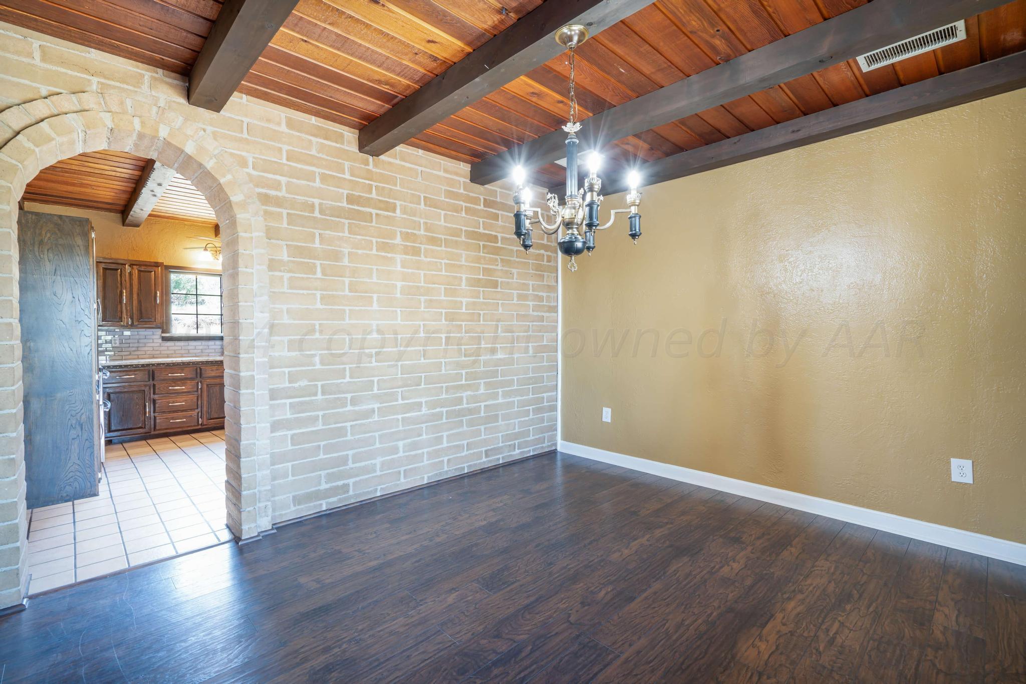 11601 East View Drive Amarillo, TX 79124 - Photo 8 of 20 a view of a livingroom with wooden floor