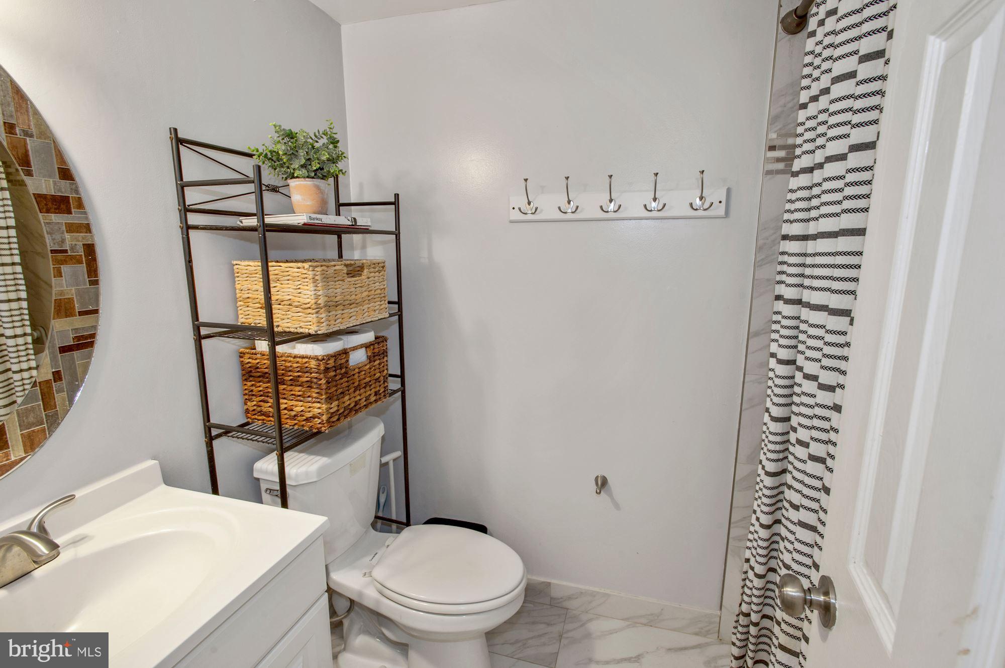 2228 Castle Rock Square, Unit 1B Reston, VA 20191 - Photo 16 of 21 2nd Bath off hall updated with shower/tub combo