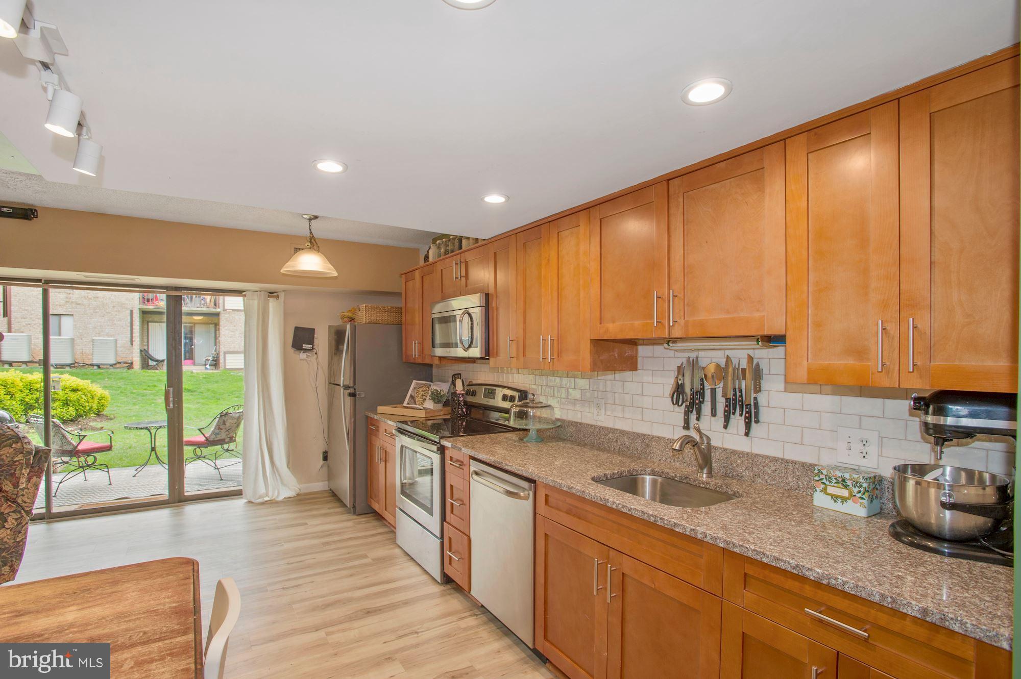 Updated kitchen open to dining/living rm SSapplian