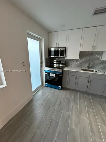 $2,950 | 7152 Southwest 22nd Street, Unit 7152, Miami, FL 33155