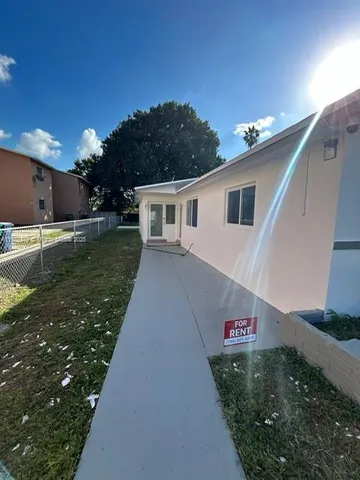 $2,950 | 7152 Southwest 22nd Street, Unit 7152, Miami, FL 33155