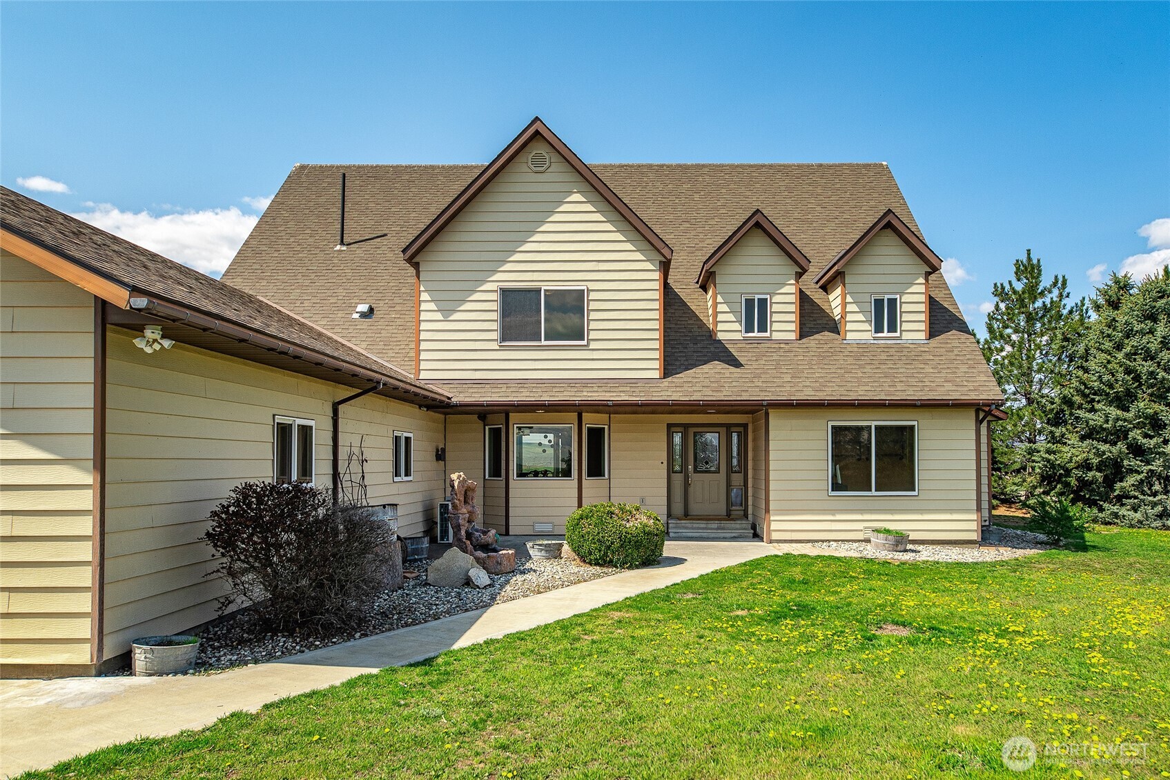 37761 L-NE Road Hartline, WA 99135 - Photo 3 of 40 a front view of a house with a yard