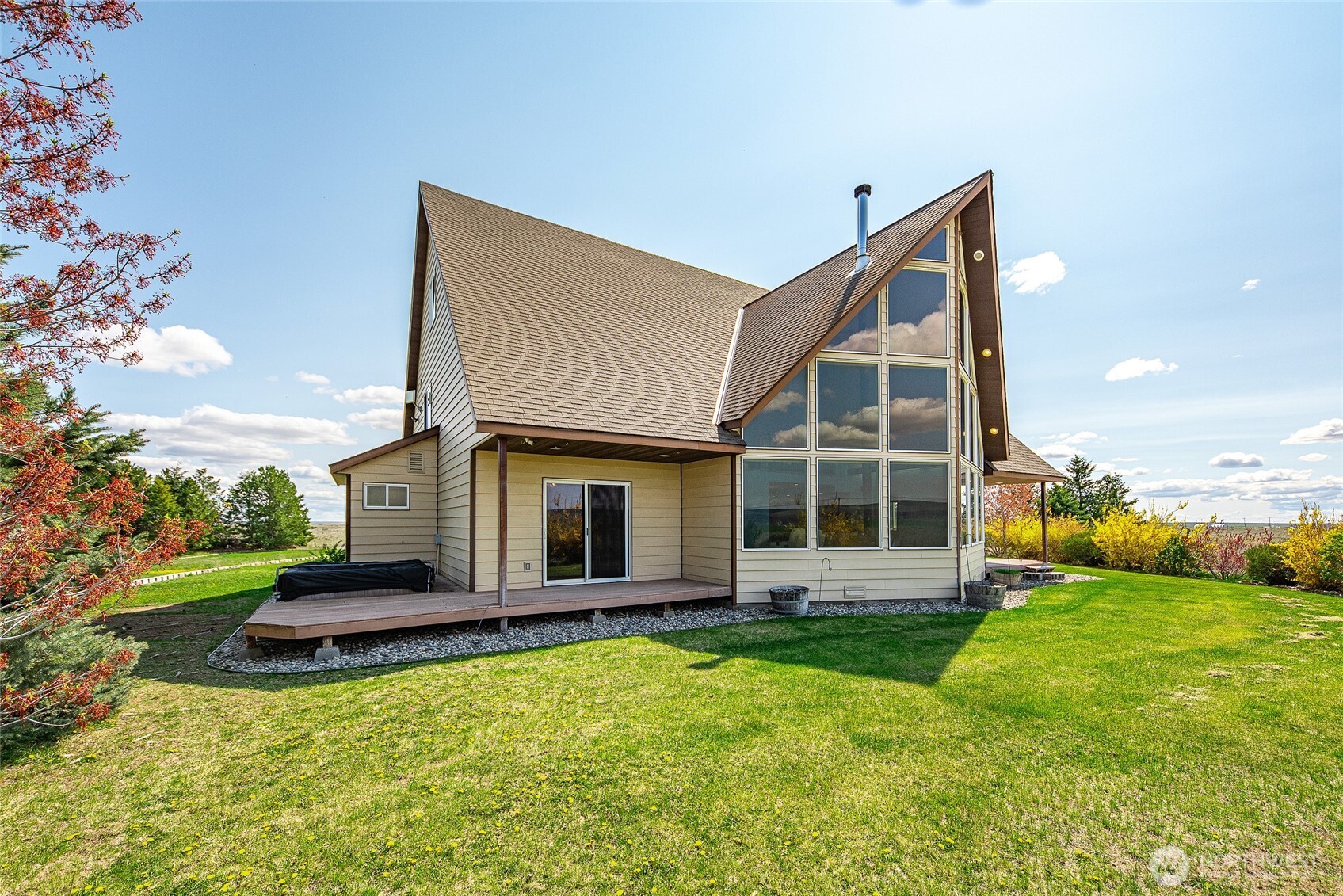 37761 L-NE Road Hartline, WA 99135 - Photo 32 of 40 a front view of a house with a yard