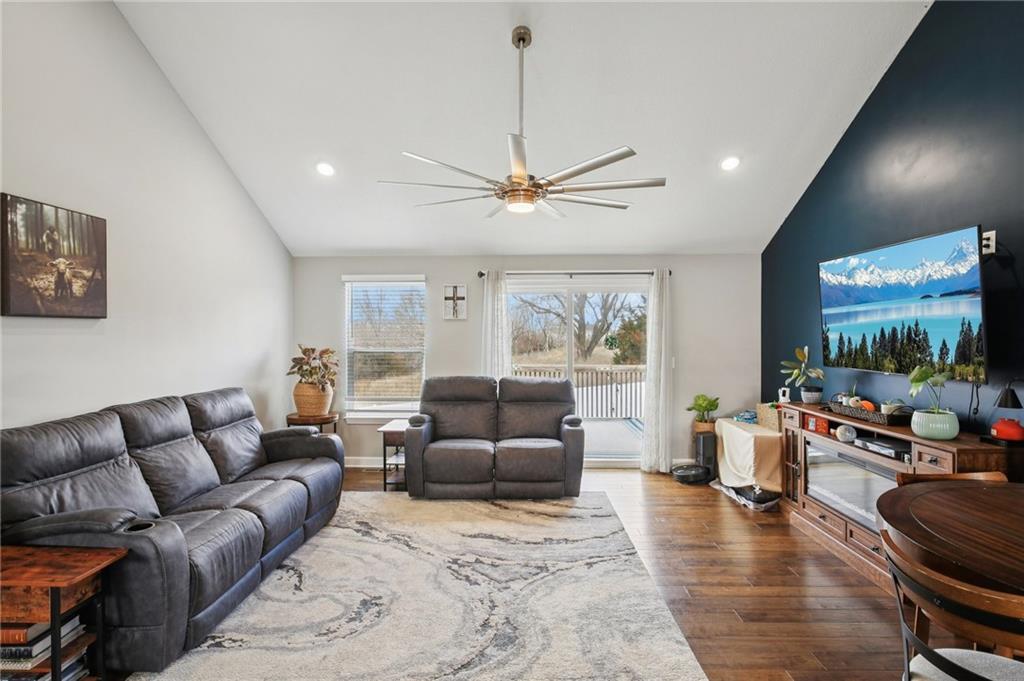 102 Division Street Knob Noster, MO 65336 - Photo 6 of 37