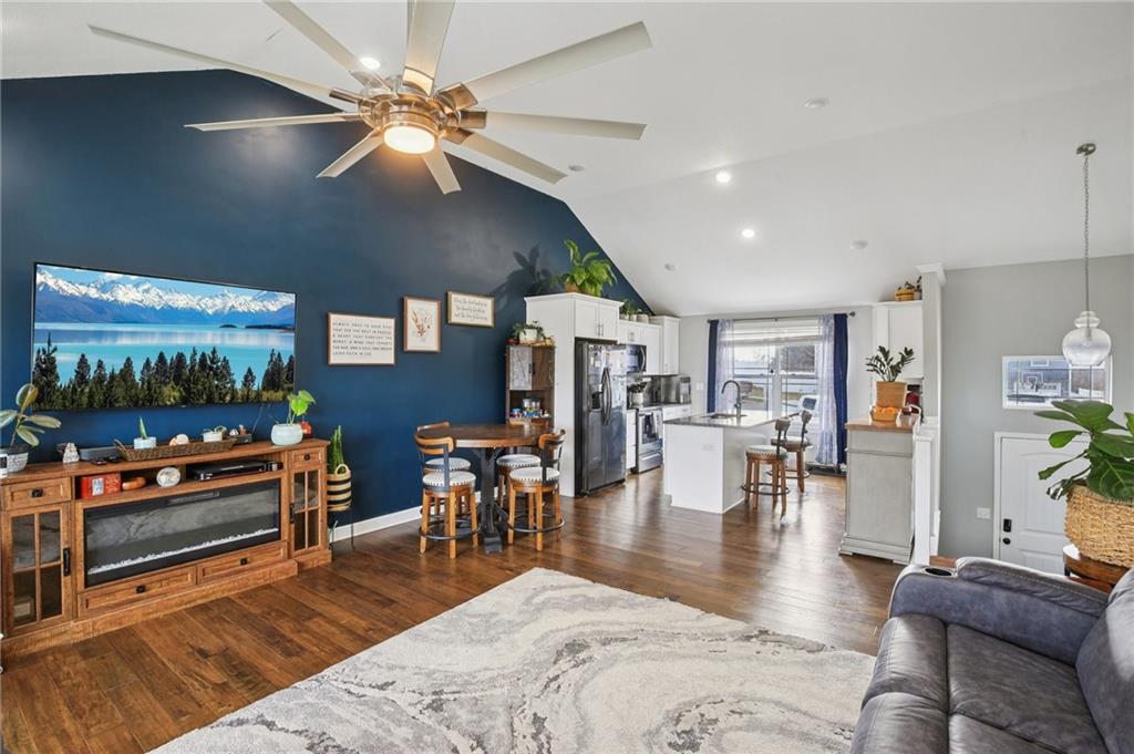 102 Division Street Knob Noster, MO 65336 - Photo 7 of 37