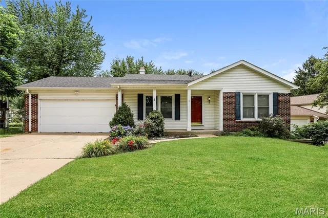 $335,000 | 9 Briarhill Court, St. Peters, MO 63376