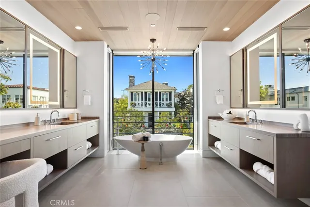 $10,500,000 | 304 Poppy Avenue, Corona del Mar, CA 92625