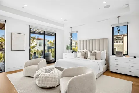 $10,500,000 | 304 Poppy Avenue, Corona del Mar, CA 92625