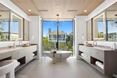 $10,500,000 | 304 Poppy Avenue, Corona del Mar, CA 92625