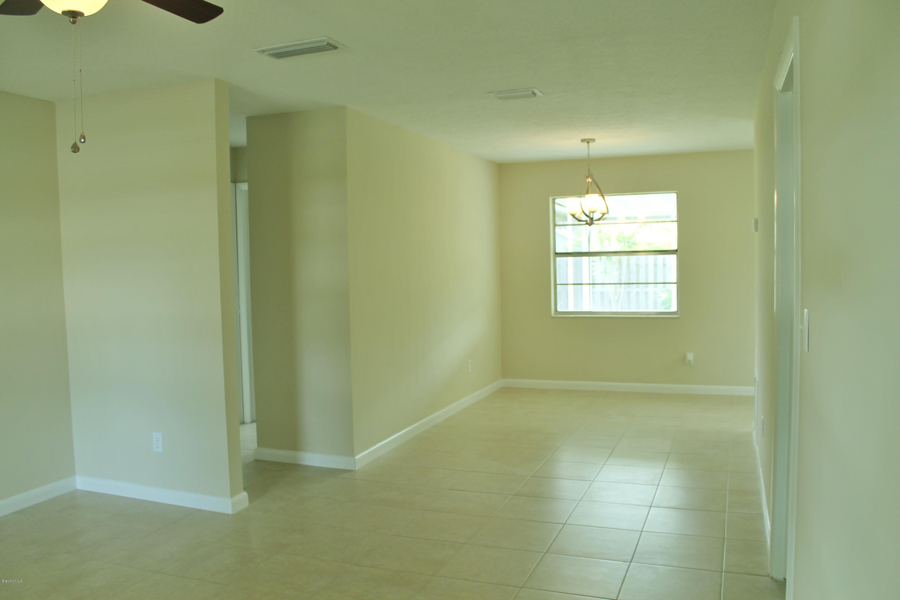 535 Edwards Dining Room
