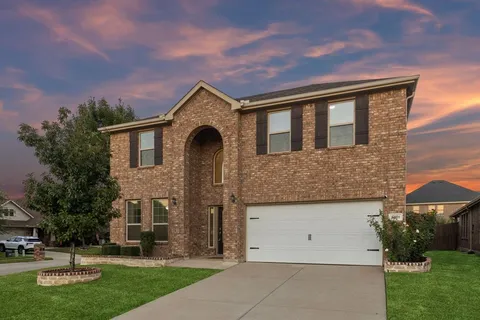 a front view of house with yard