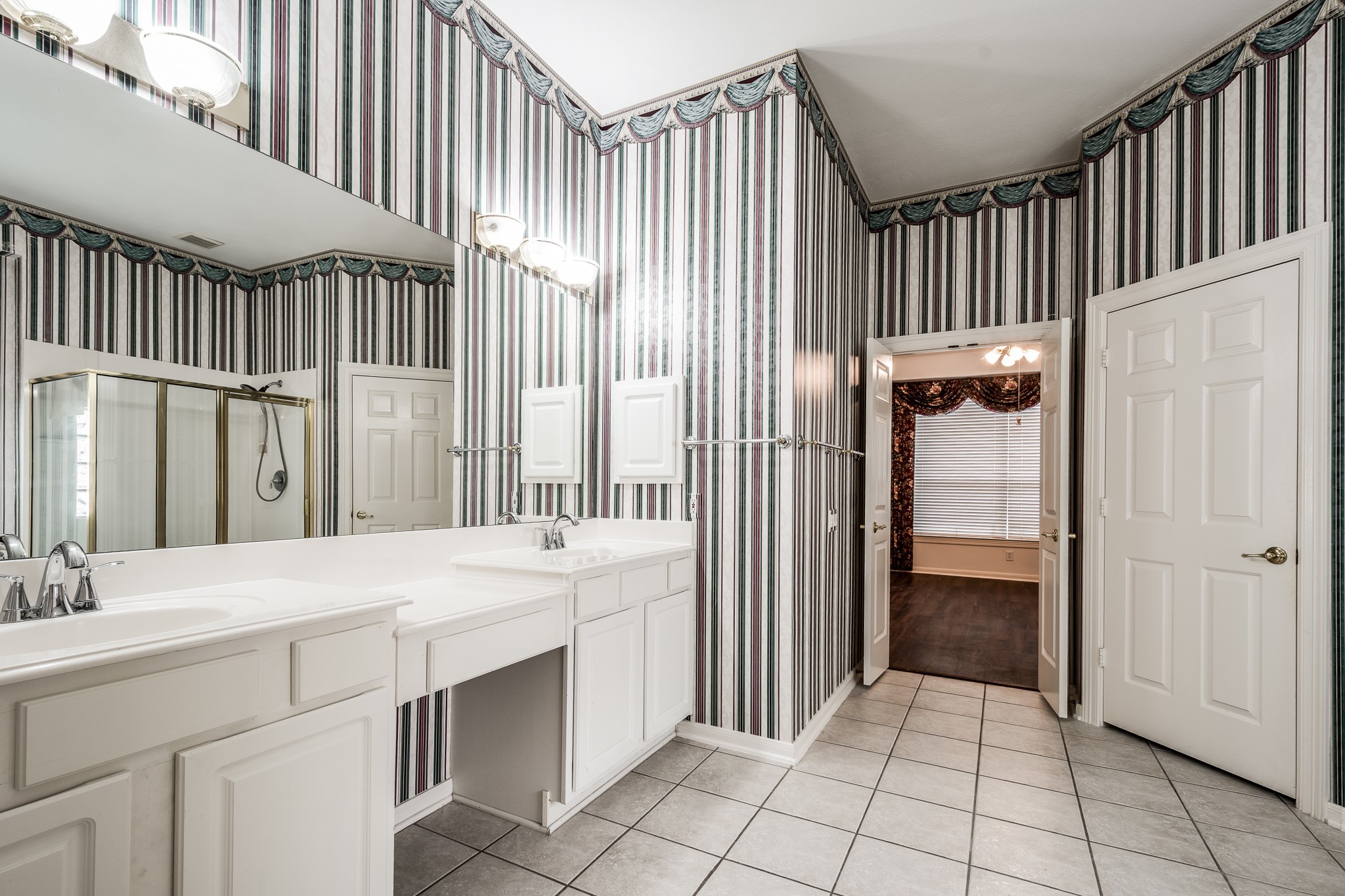 43 North Belfair Place Spring, TX 77382 - Photo 23 of 36 a bathroom with a double vanity sink and a mirror