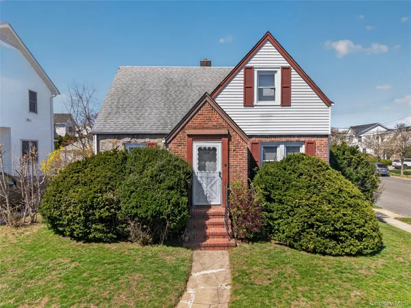 $899,000 | 1217 Hillside Avenue, New Hyde Park, NY 11040