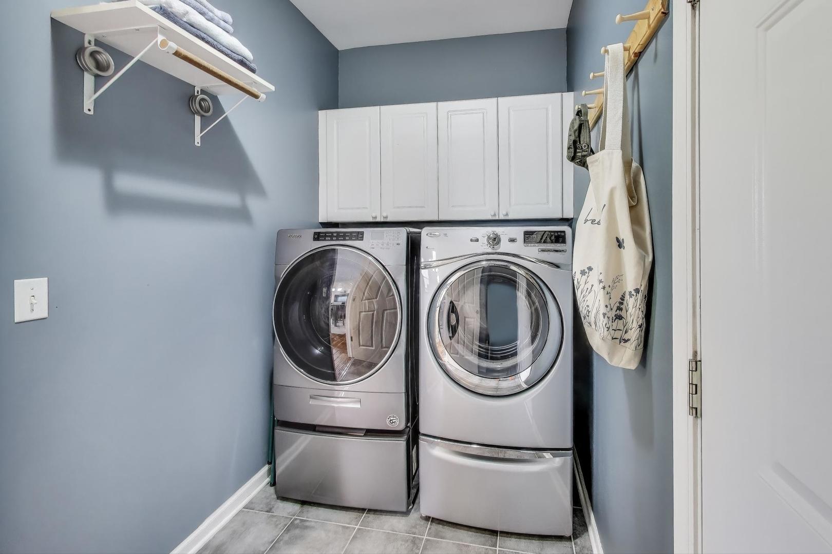 17119 West Prairieview Lane Gurnee, IL 60031 - Photo 15 of 40 a utility room with dryer and washer