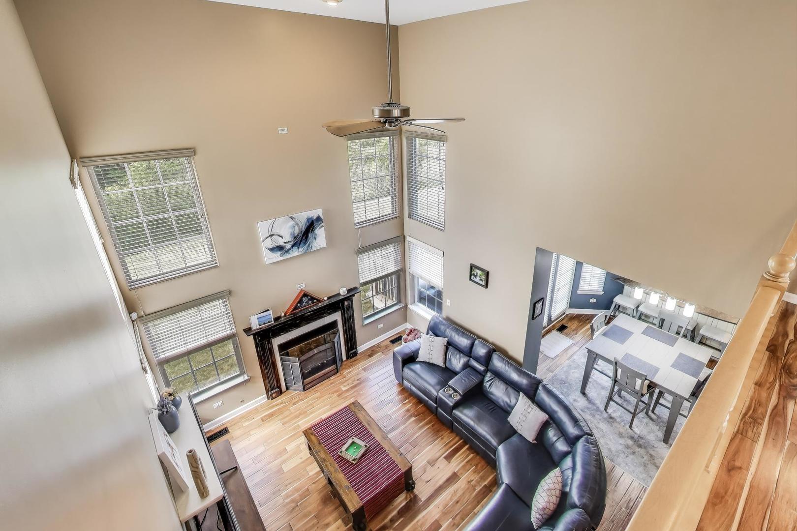 17119 West Prairieview Lane Gurnee, IL 60031 - Photo 16 of 40 a living room with furniture and a window