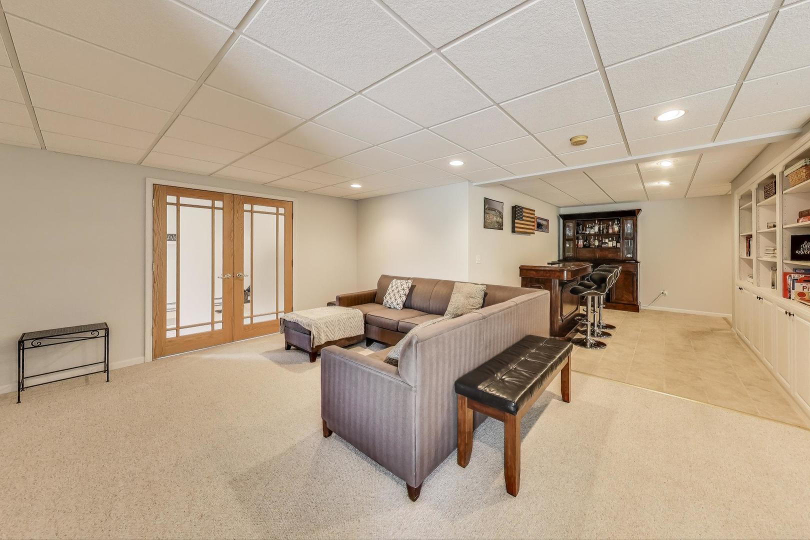 17119 West Prairieview Lane Gurnee, IL 60031 - Photo 27 of 40 a living room with furniture and a window