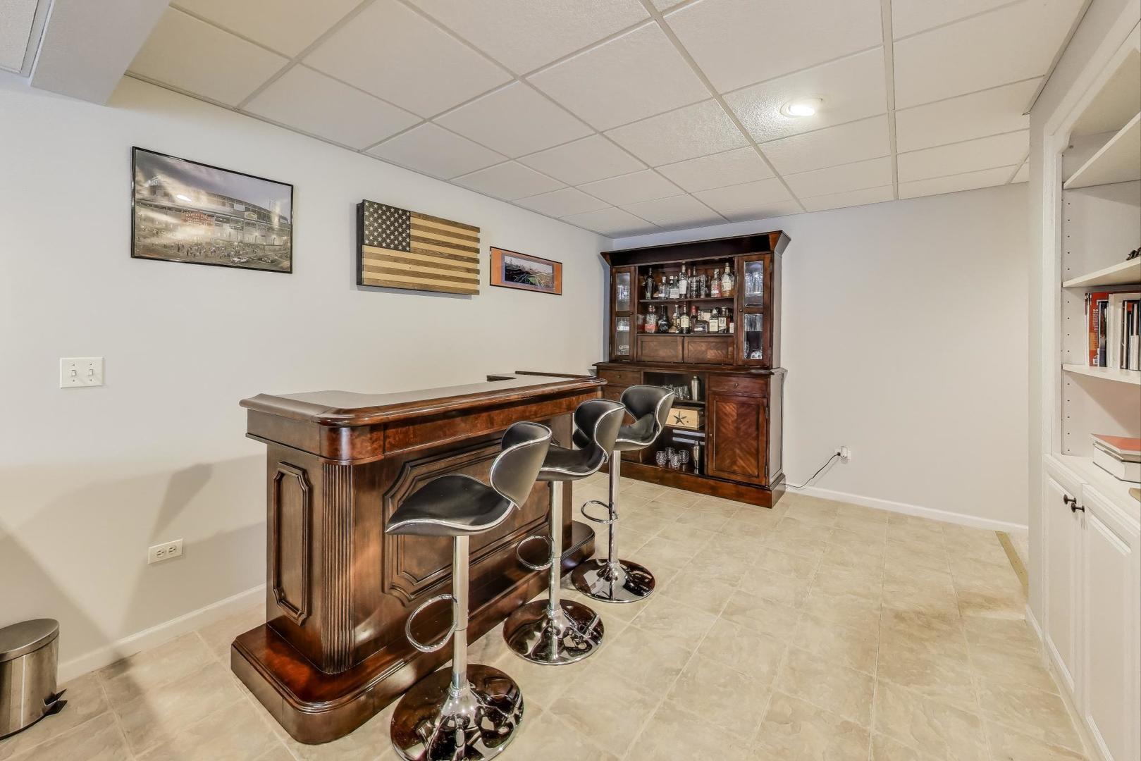 17119 West Prairieview Lane Gurnee, IL 60031 - Photo 29 of 40 a view of a livingroom with furniture and windows