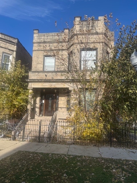 3100 West Lexington Street Chicago, IL 60612 - Photo 1 of 11 a front view of a building