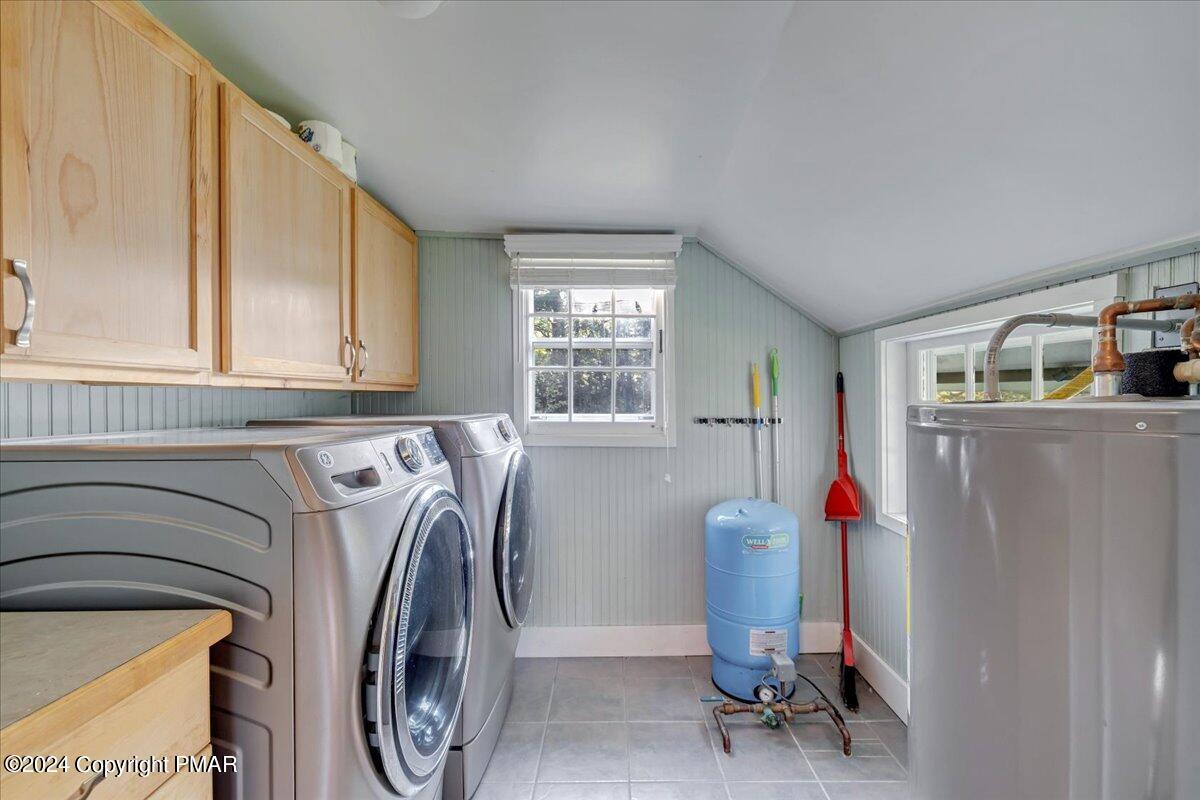 190 Knob Road Mount Pocono, PA 18344 - Photo 33 of 37 a utility room with dryer and washer