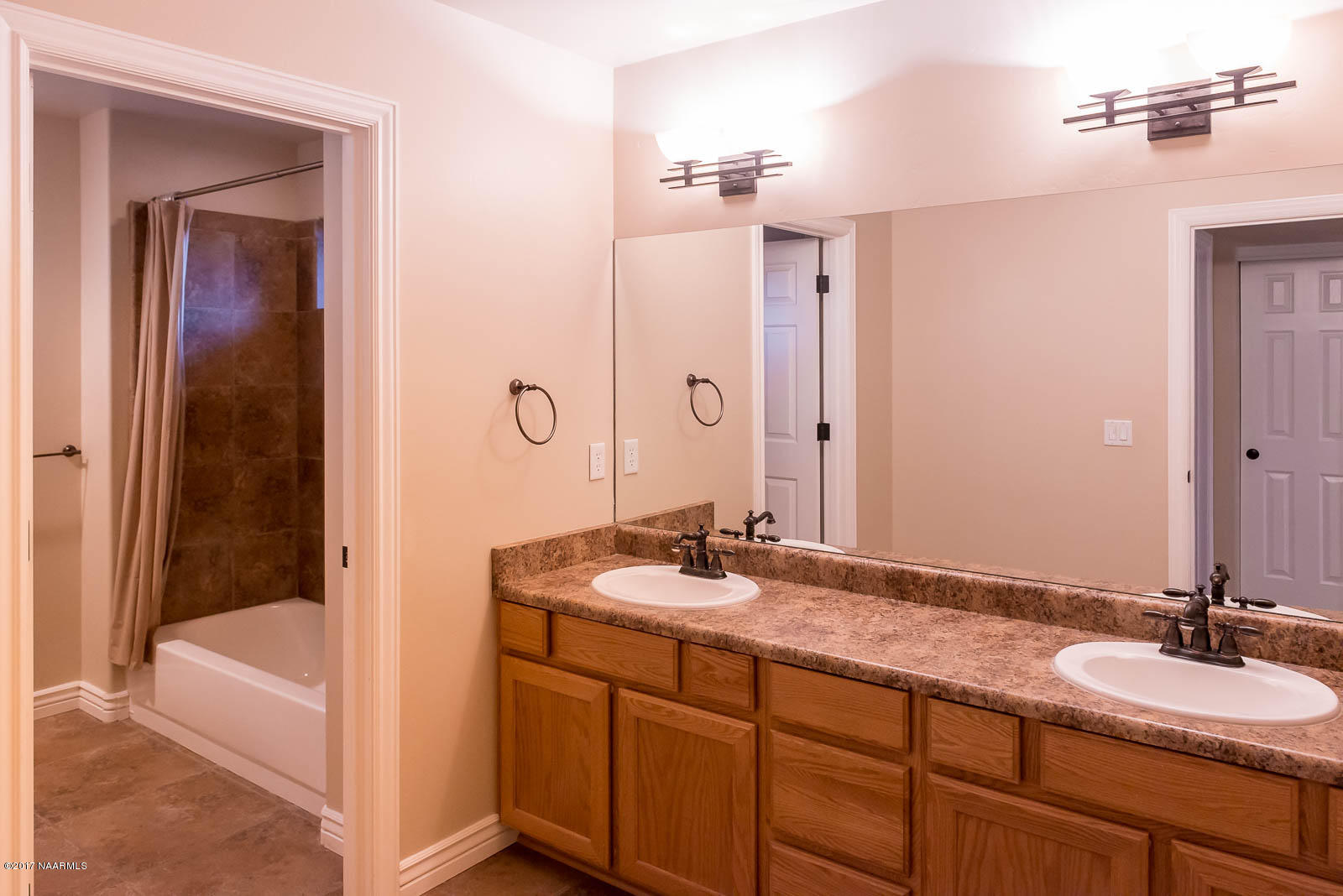 4984 South Pyrite Road Flagstaff, AZ 86005 - Photo 36 of 36 4984 S Pyrite Rd-35 Bath