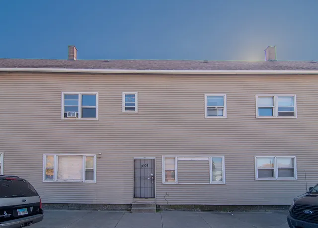 a view of an empty room with wooden floor and closet