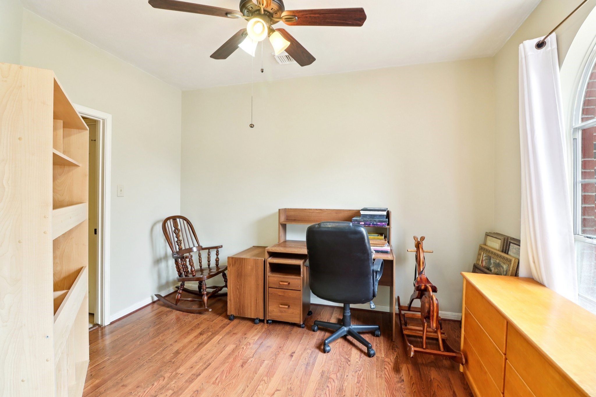 24 Dover Drive Conroe, TX 77304 - Photo 19 of 39 Home office near front of home, ideal for work or study!