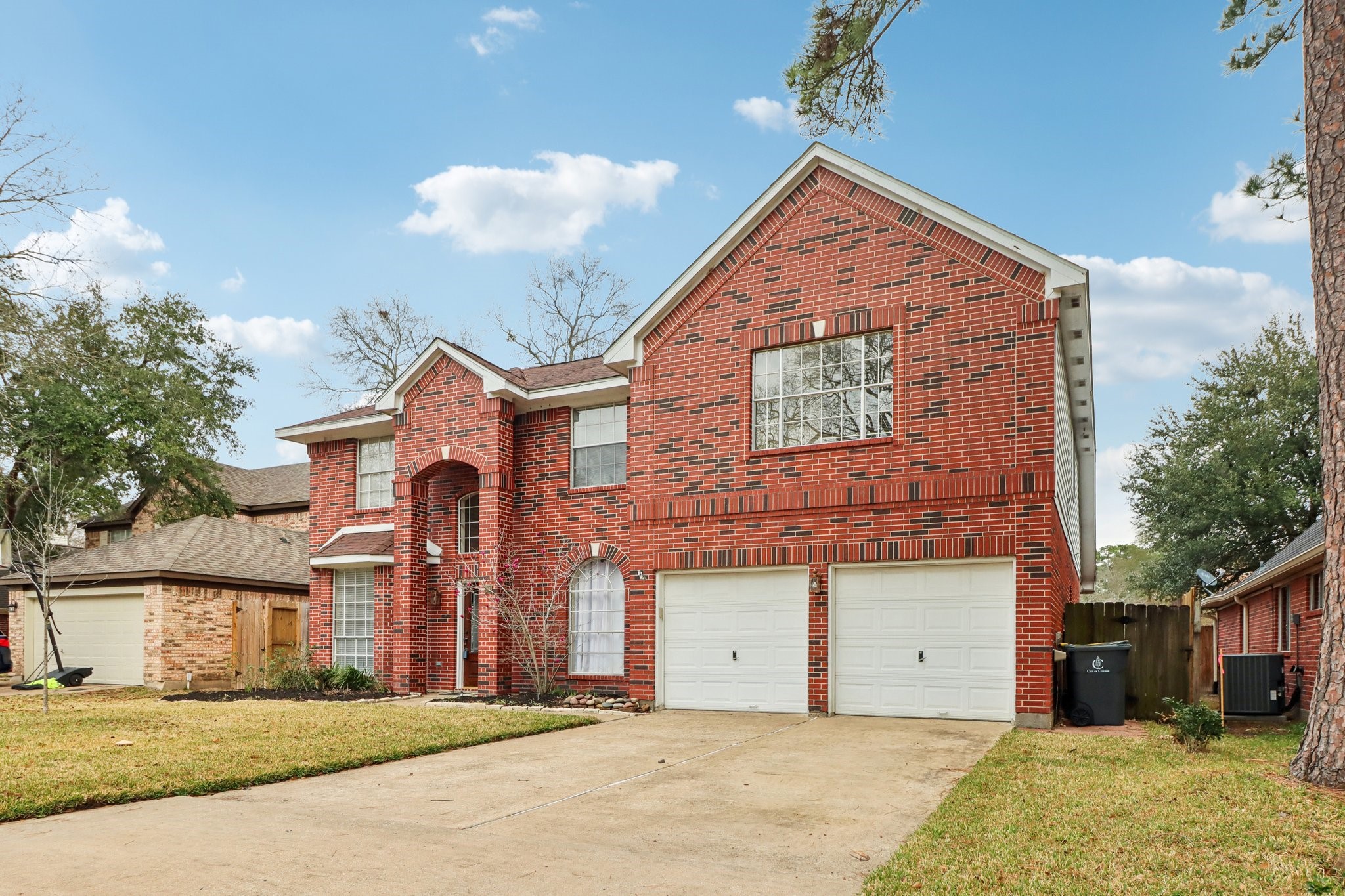 24 Dover Drive Conroe, TX 77304 - Photo 2 of 39 Ample space in this home with large bedrooms!