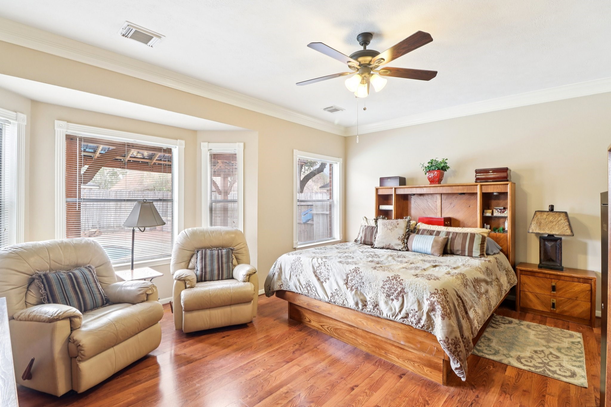 24 Dover Drive Conroe, TX 77304 - Photo 23 of 39 Spacious primary bedroom!