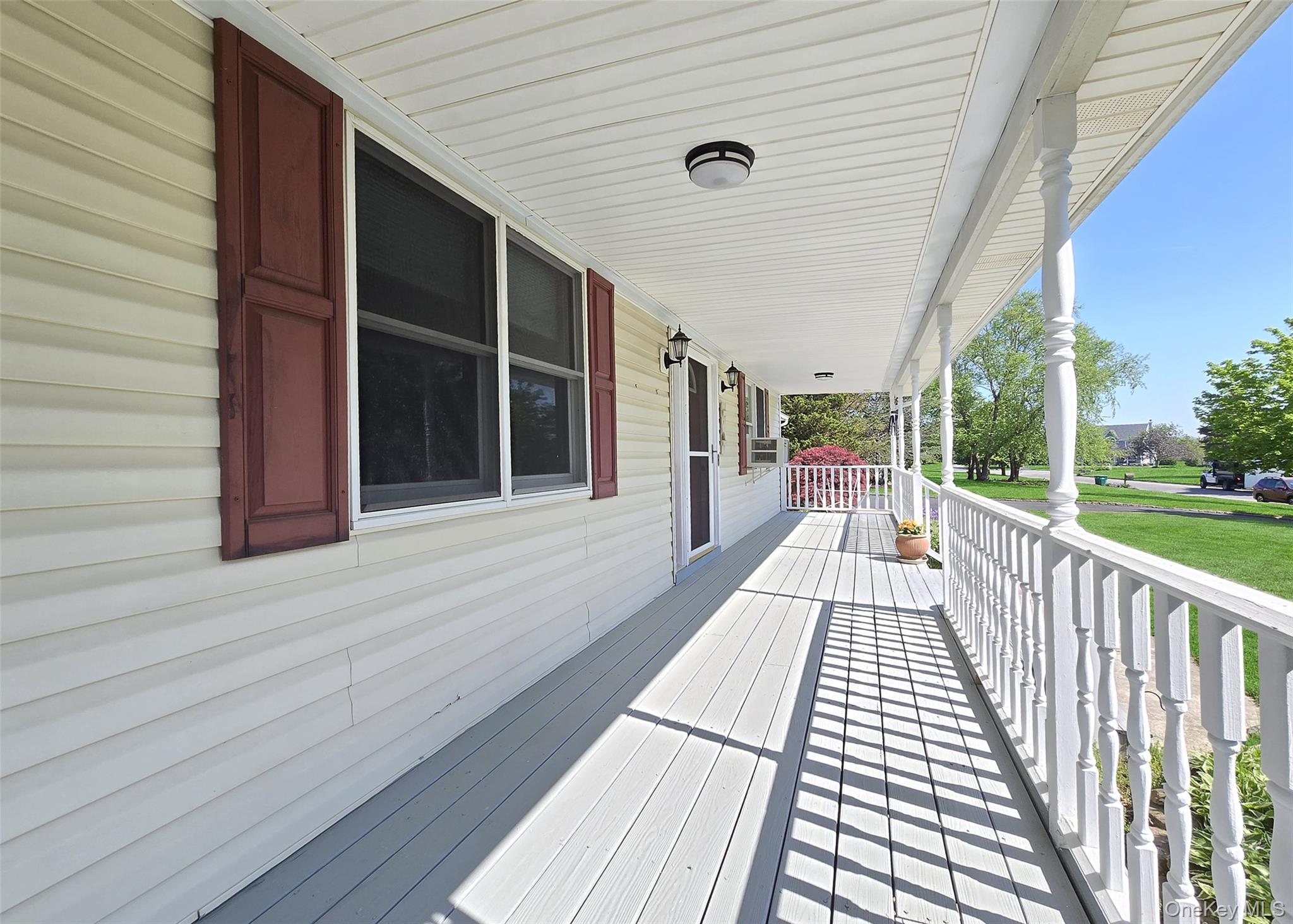 635 Farmveu Road Mattituck, NY 11952 - Photo 3 of 30 Front Porch