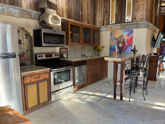 $2,500 | 37 Moretti Fox Trail, Fredericksburg, TX 78624