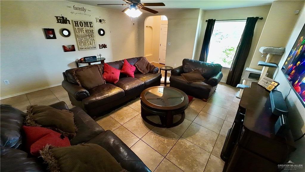 412 Rio Nueces San Juan, TX 78589 - Photo 6 of 19 a living room with furniture and a mirror