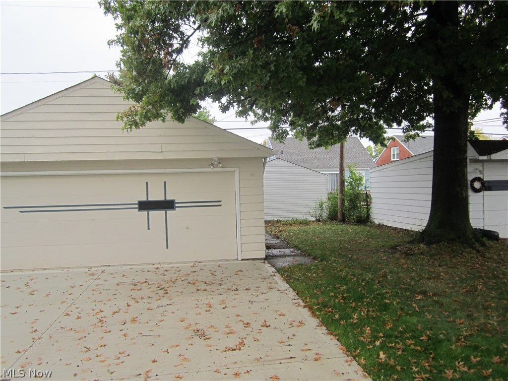 4510 Redfern Road Parma, OH 44134 - Photo 22 of 22 Beautiful shade tree in the back yard.