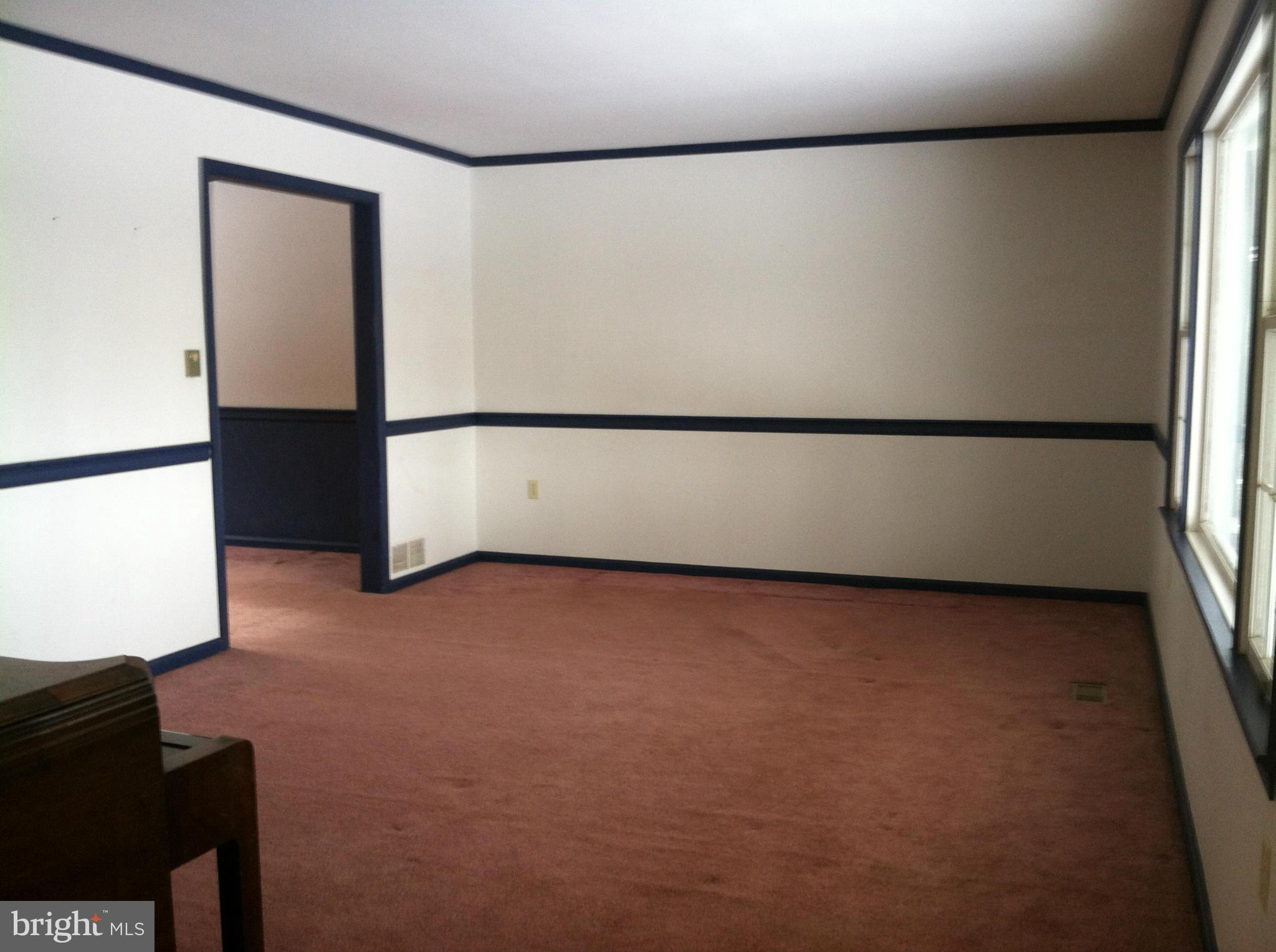 9945 Kelly Road Frederick, MD 21701 - Photo 11 of 27 Living Room