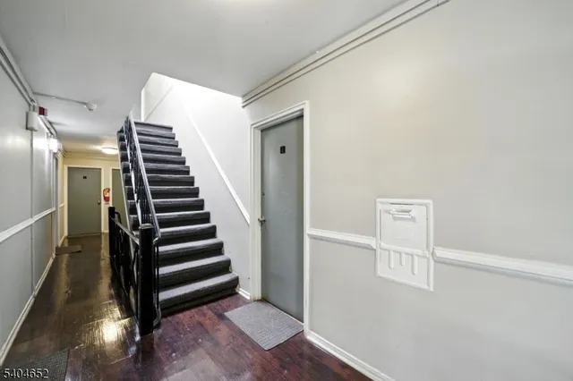 $1,899 | 819 Bloomfield Avenue, Unit 2, Montclair, NJ 07042