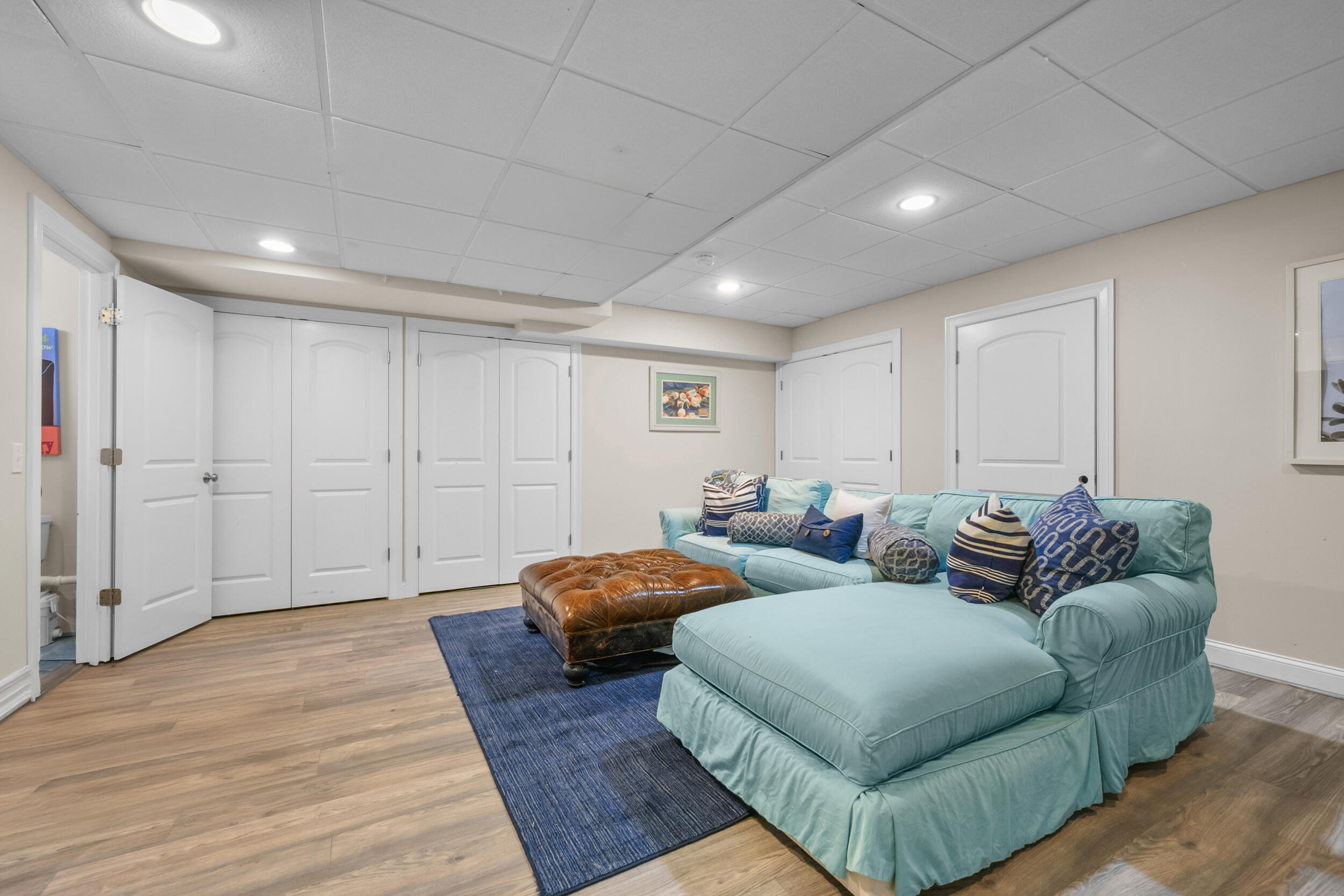 250 The Plains Road West Barnstable, MA 02668 - Photo 33 of 44 a living room with furniture